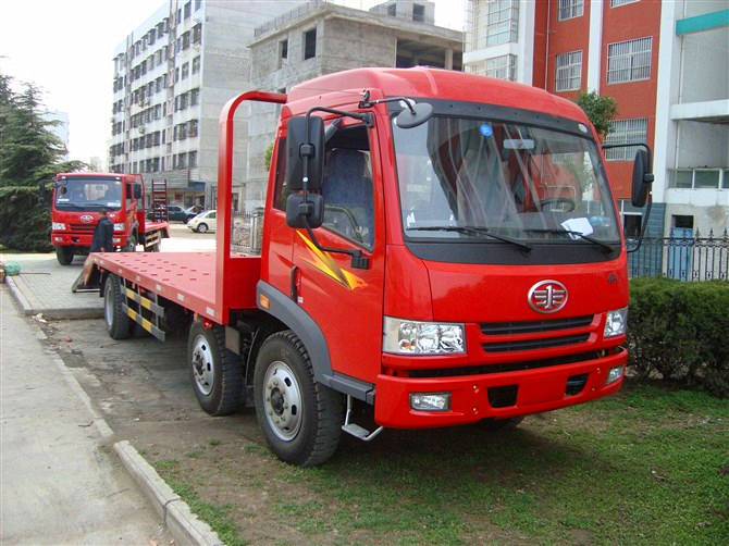 解放小三軸平板運(yùn)輸車