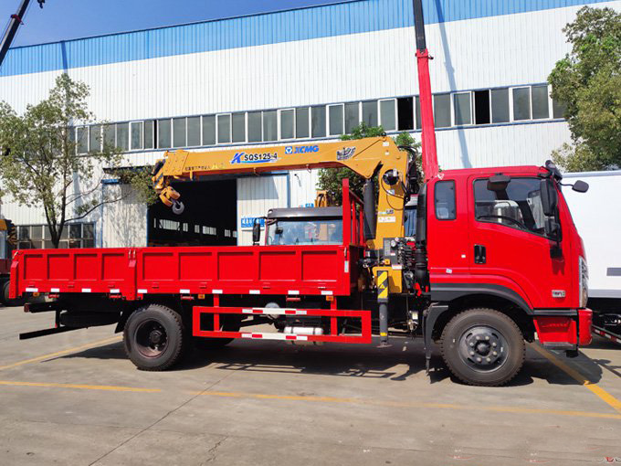 徐工隨車吊5噸東風(fēng)暢行D1L隨車吊圖片3