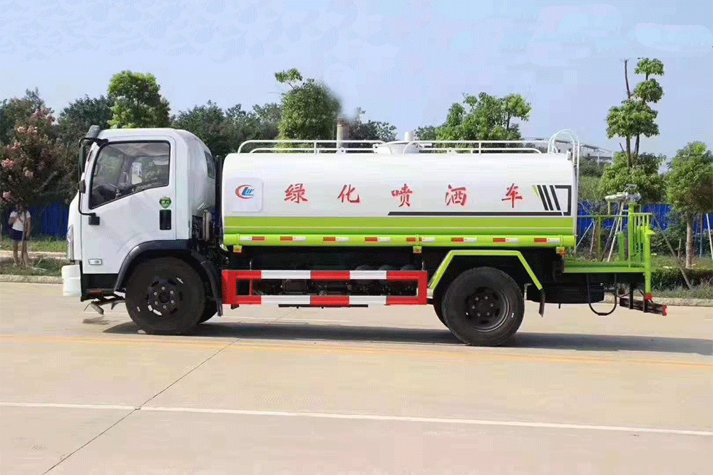 新品國(guó)六東風(fēng)大福瑞卡9.2方灑水車(chē)圖片3